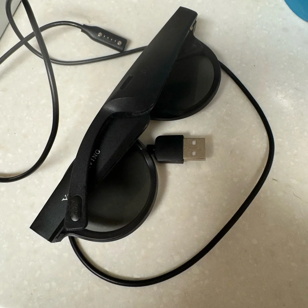 Bose Sunglasses with charger- broken-price reflects as is!
